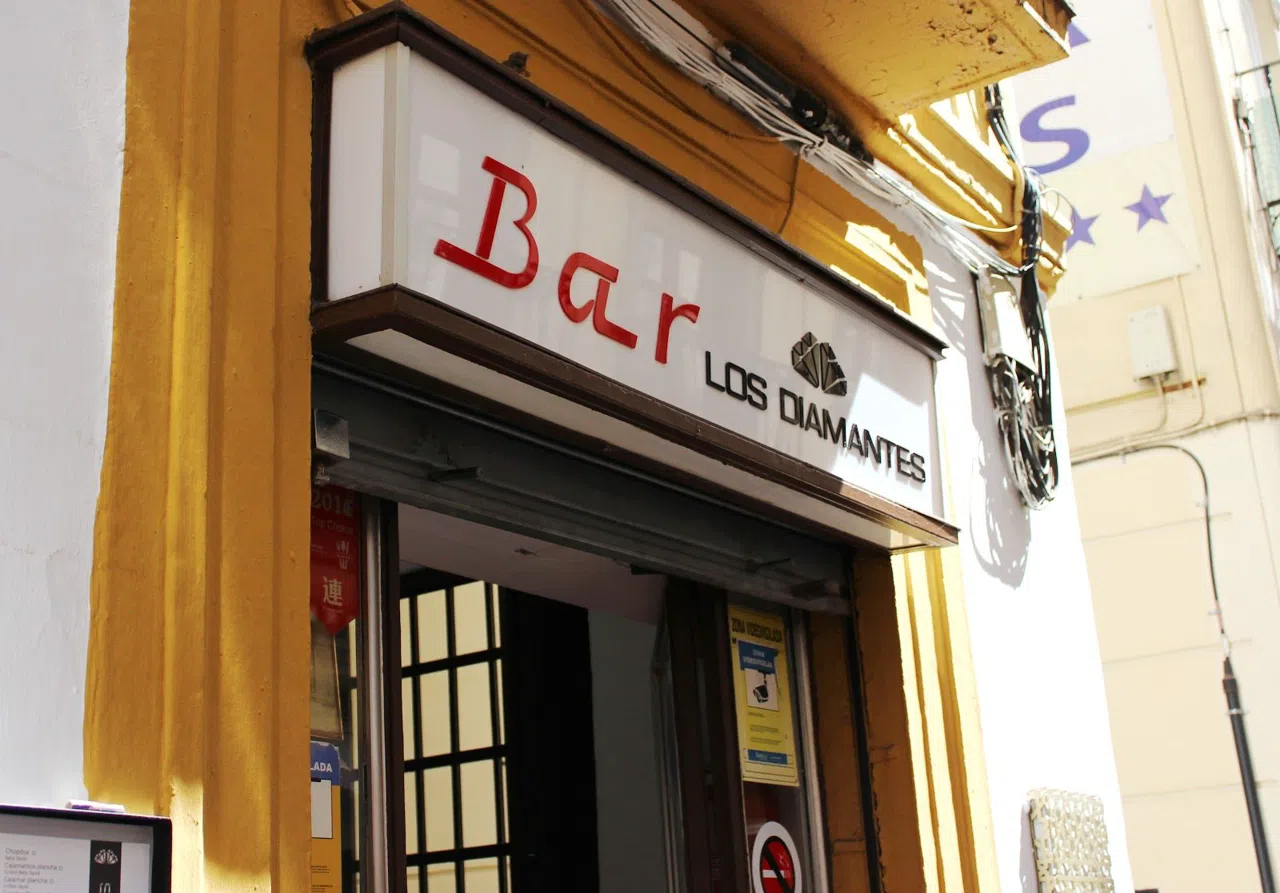 L'Ultima Tapa Gratuita: Dentro il Rituale Ininterrotto di Bar in Bar di Granada